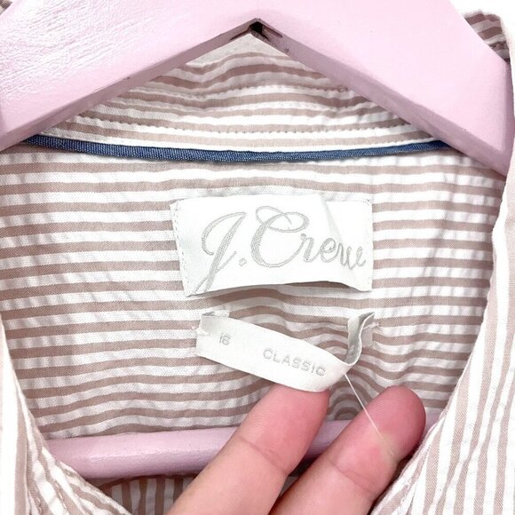 NWT J Crew Classic Fit Shirt in Seersucker Tan Taupe Long Sleeve Size 16 - Picture 5 of 9